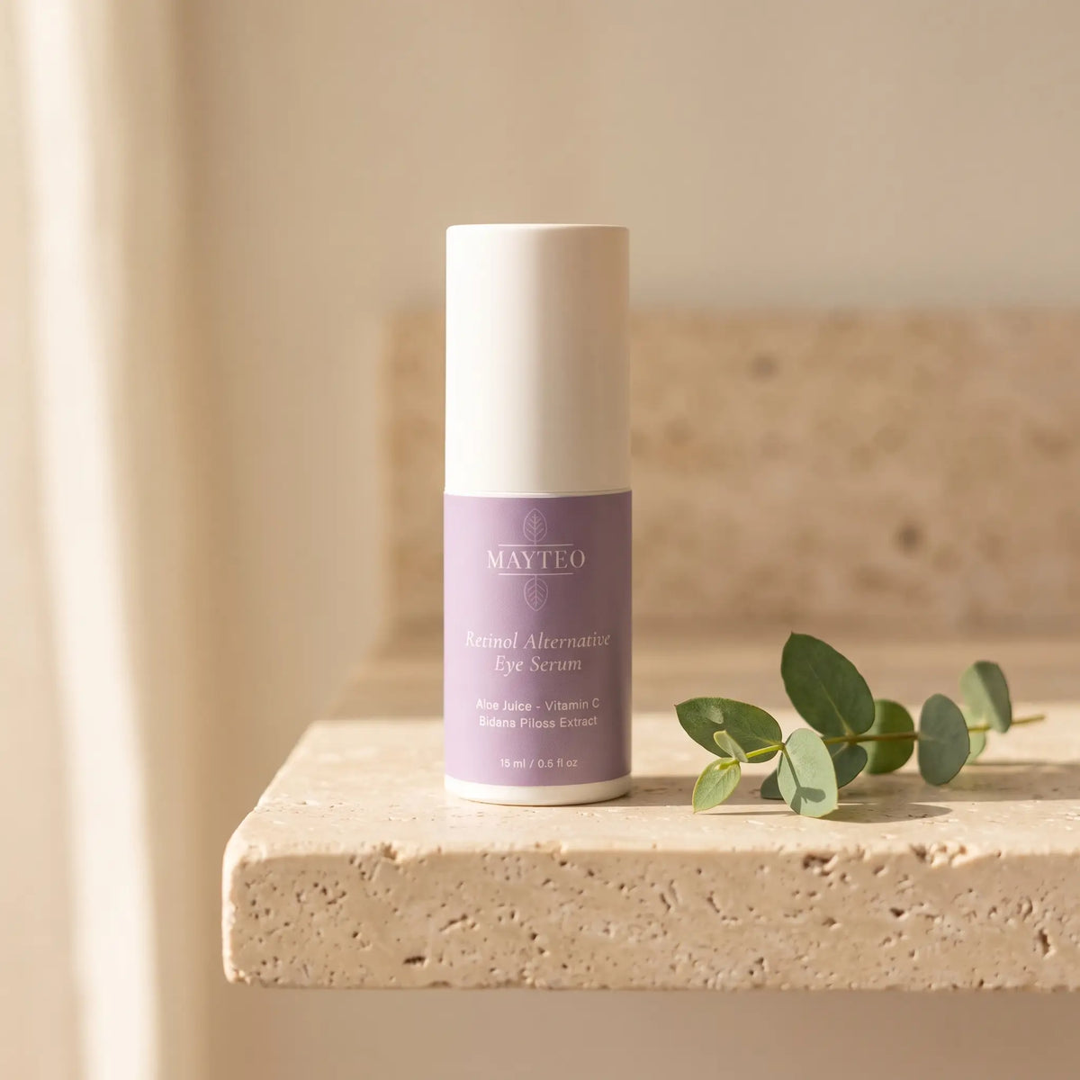 Mayteo Retinol Alternative Eye Serum in een natuurlijke setting