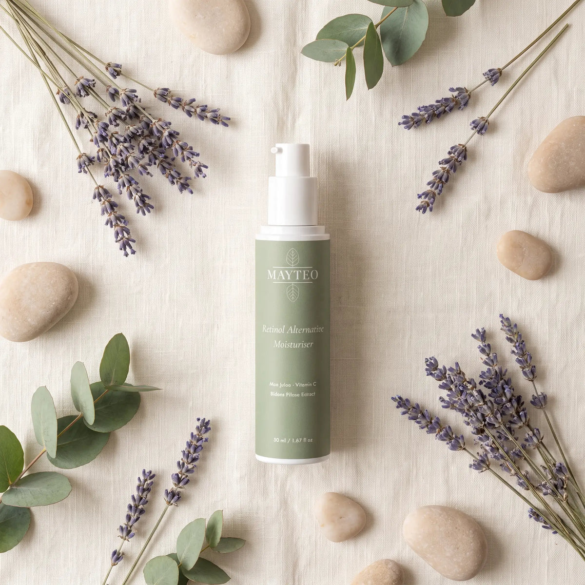 Mayteo Retinol Alternative Moisturiser, flat lay met natuurlijke elementen